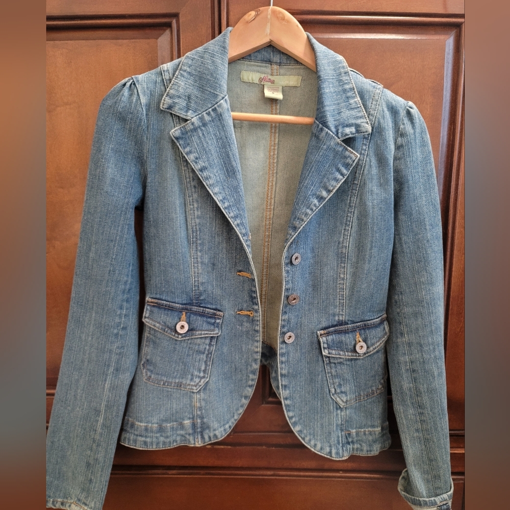 Moe jean jacket Small